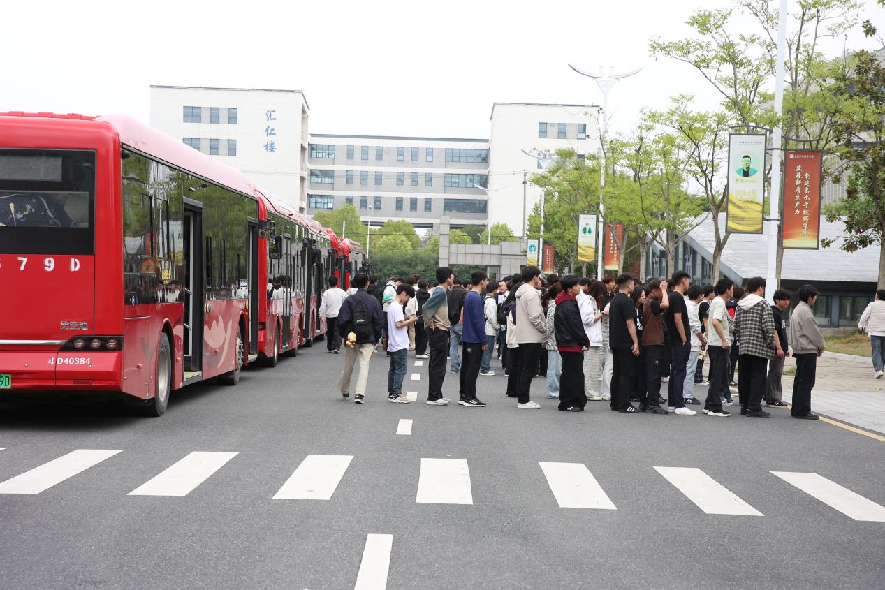 安徽合肥技师学院组织学生赴比亚迪开展工学交替.png