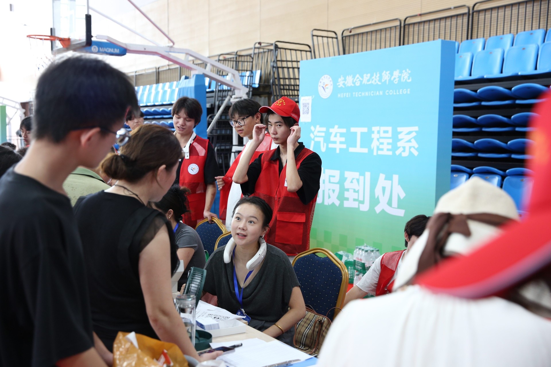安徽合肥技师学院2026级新生报到.jpg
